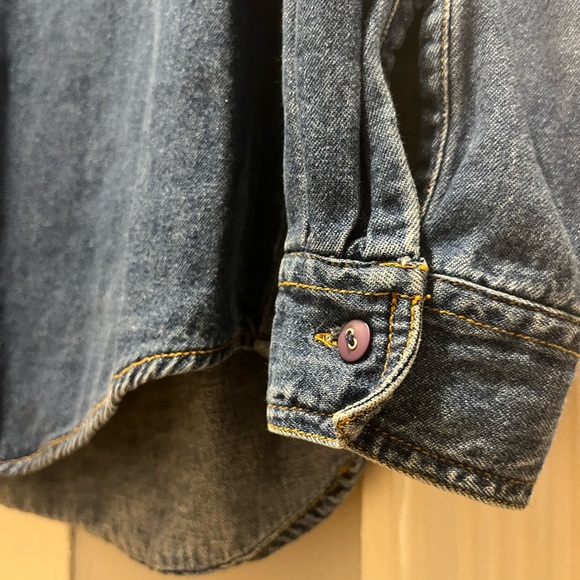 Vintage 80’s Denim Button-Down w Red Pocket Detailing- The Kettle Creek Canvas - Picture 6 of 7